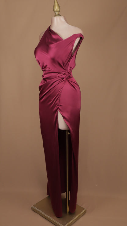 Vestido largo escote asimétrico satinado