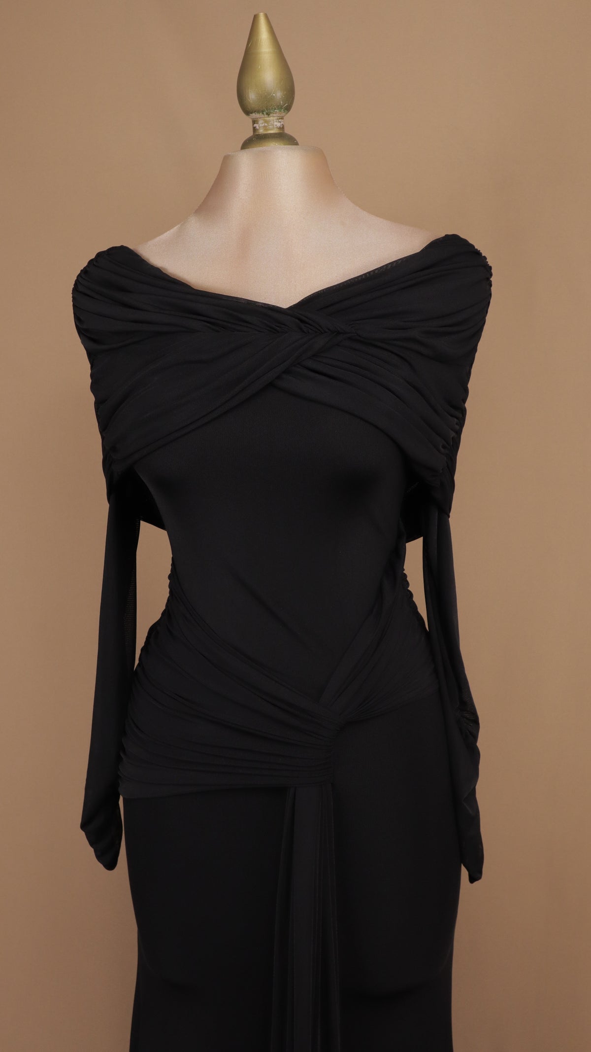 Vestido maxi de licra con escote bardot y cintura drapeada