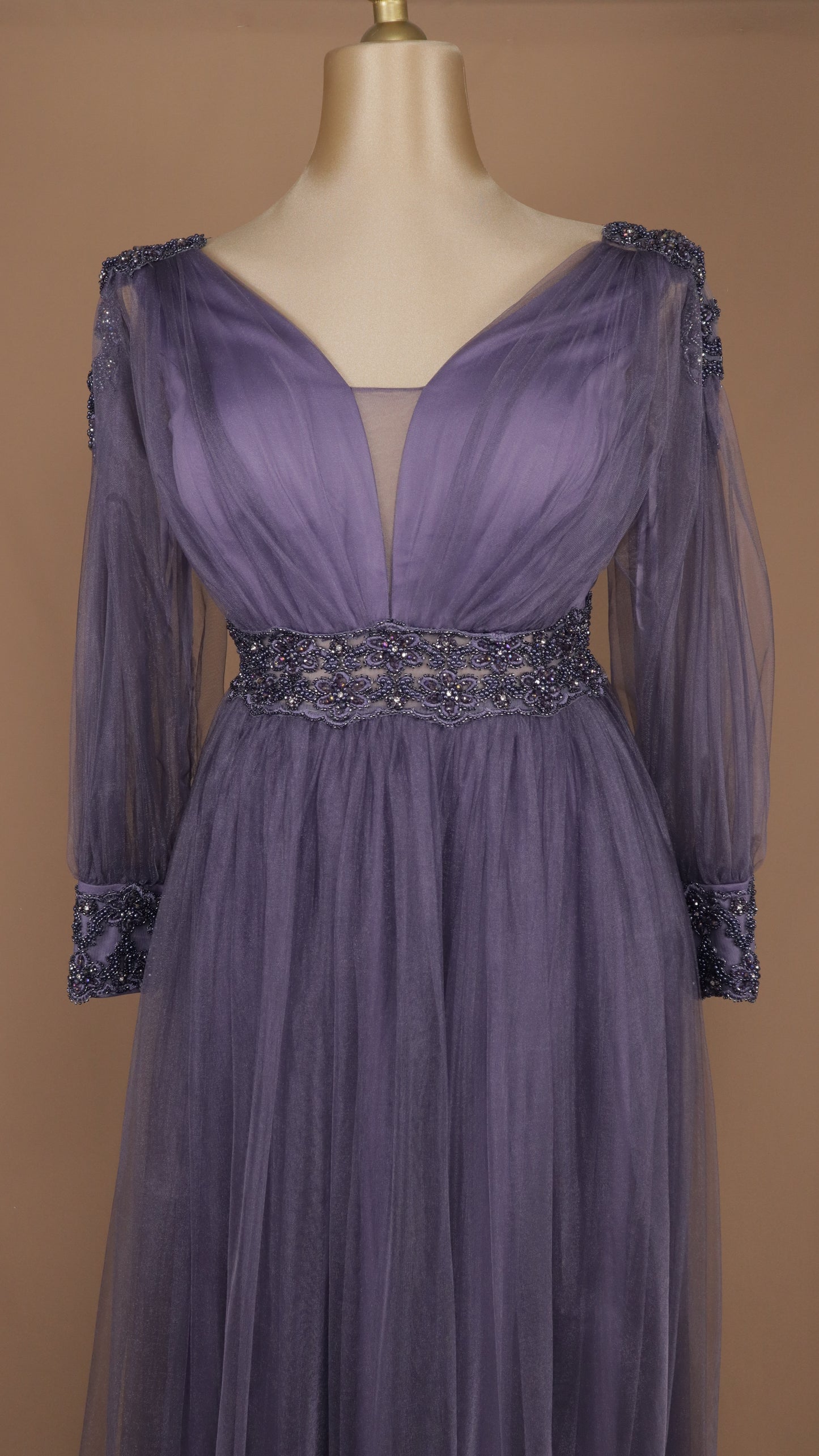 Vestido largo plus size con manga larga