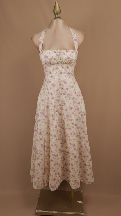 Vestido midi floral estilo halter con botonadura frontal