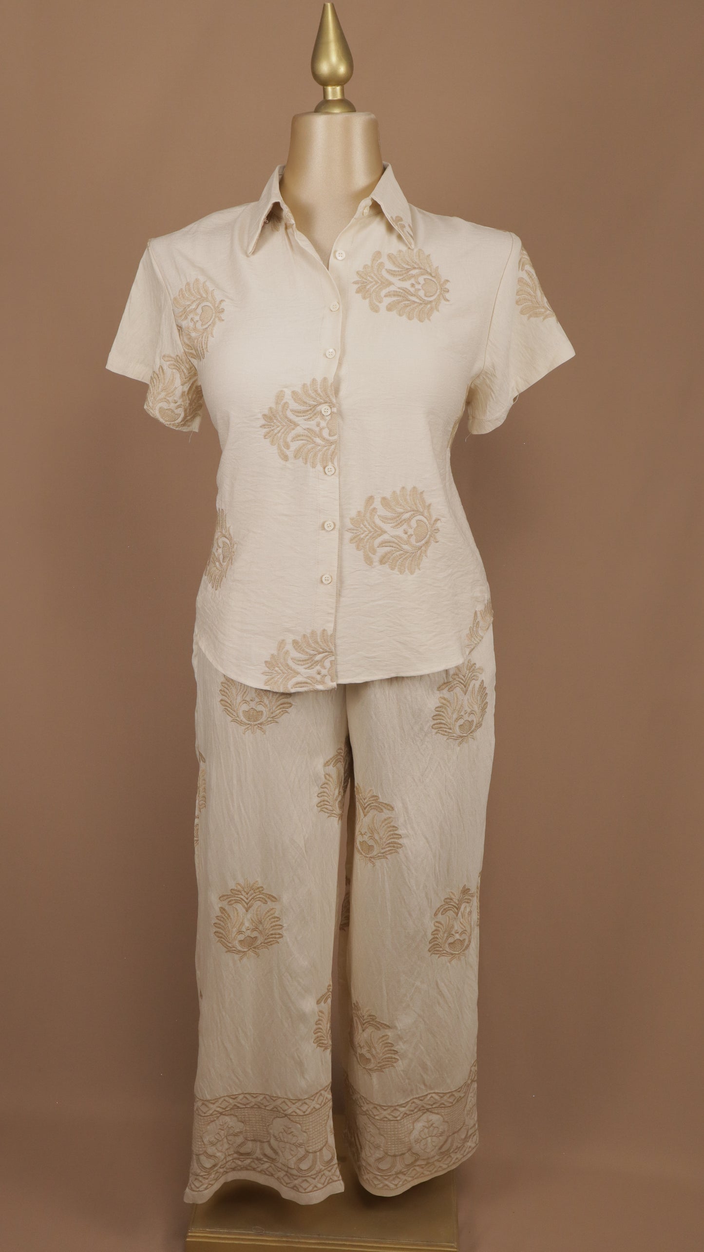Conjunto plus size de pantalón y blusa