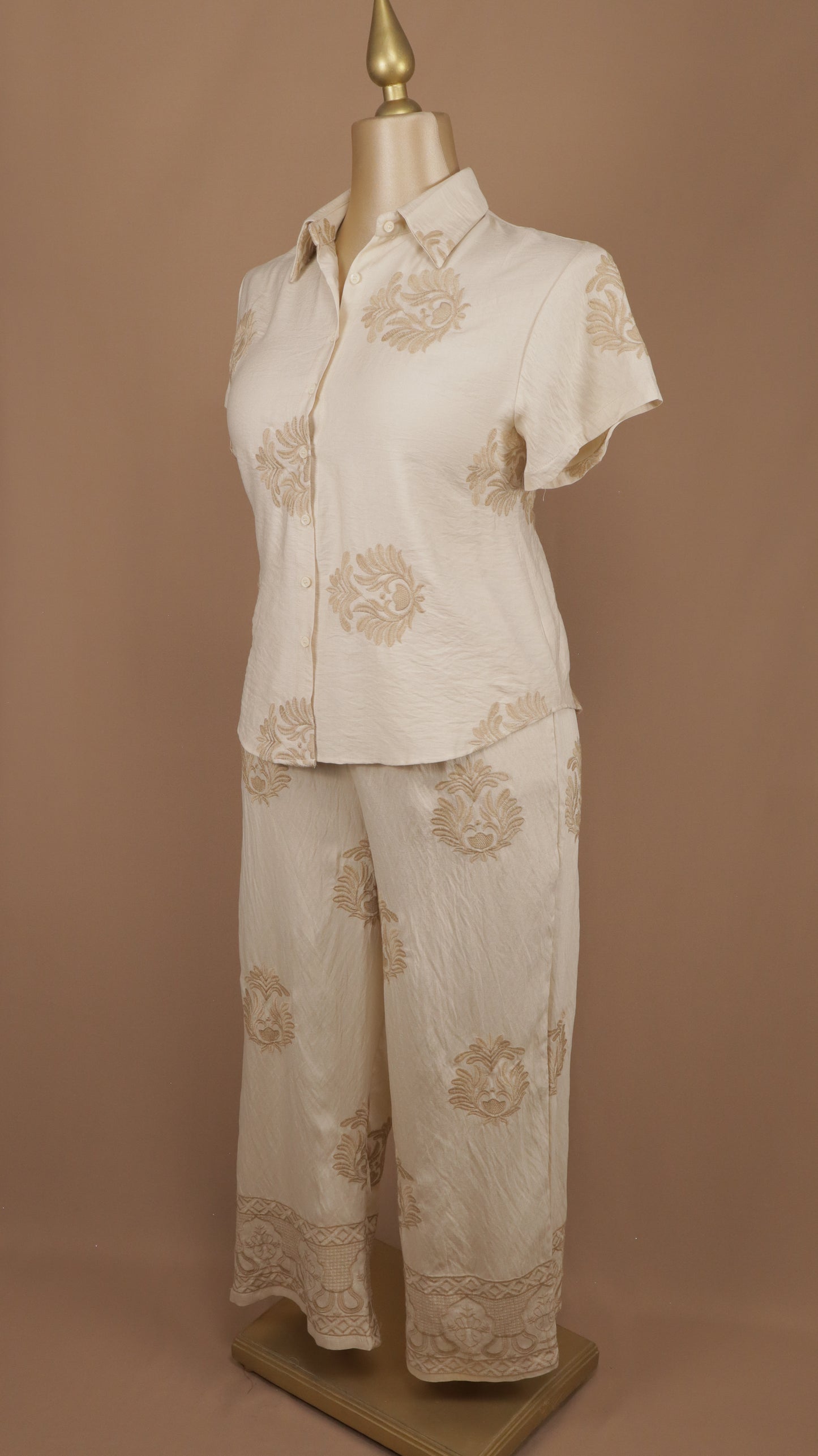 Conjunto plus size de pantalón y blusa