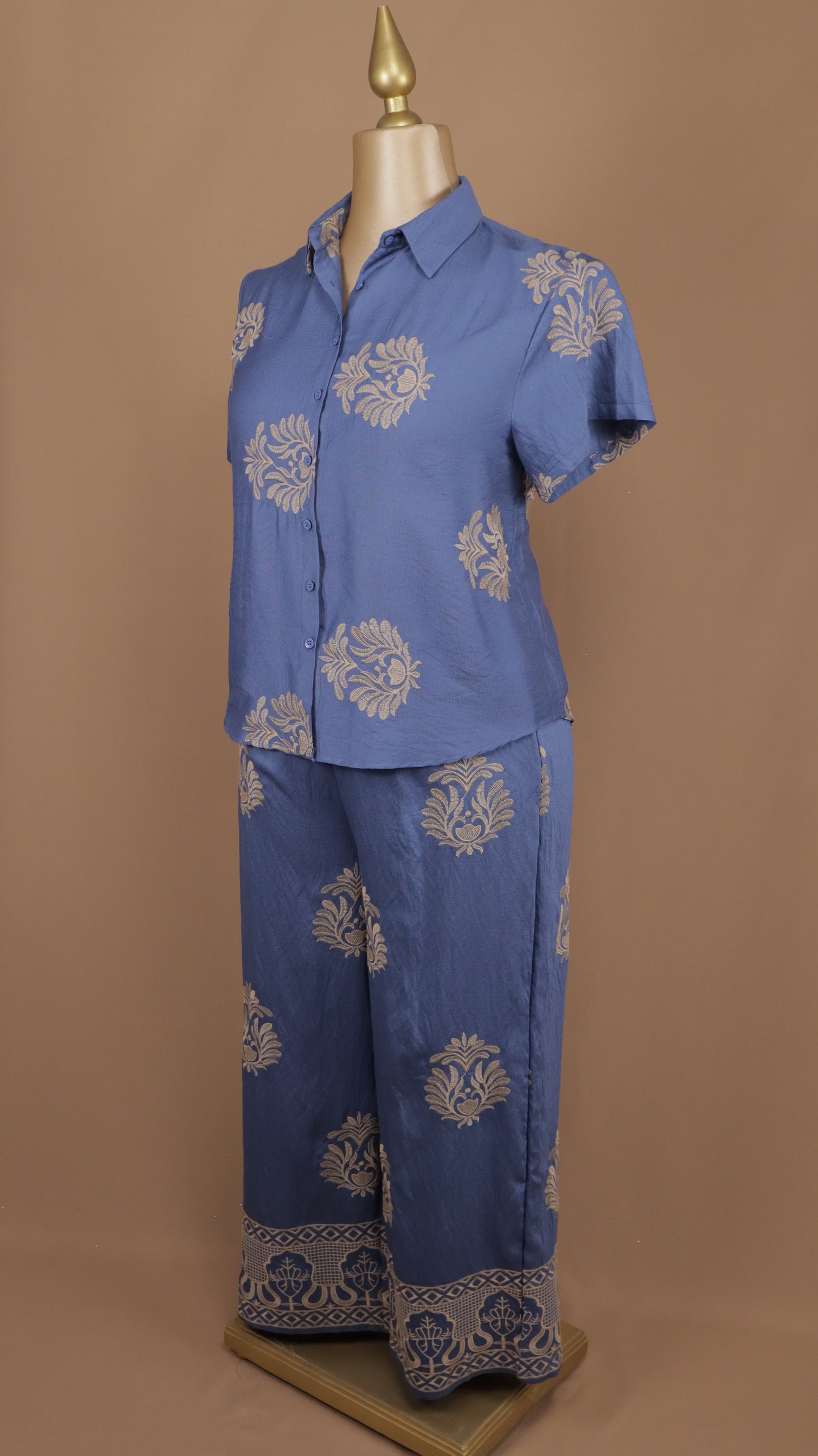 Conjunto plus size de pantalón y blusa