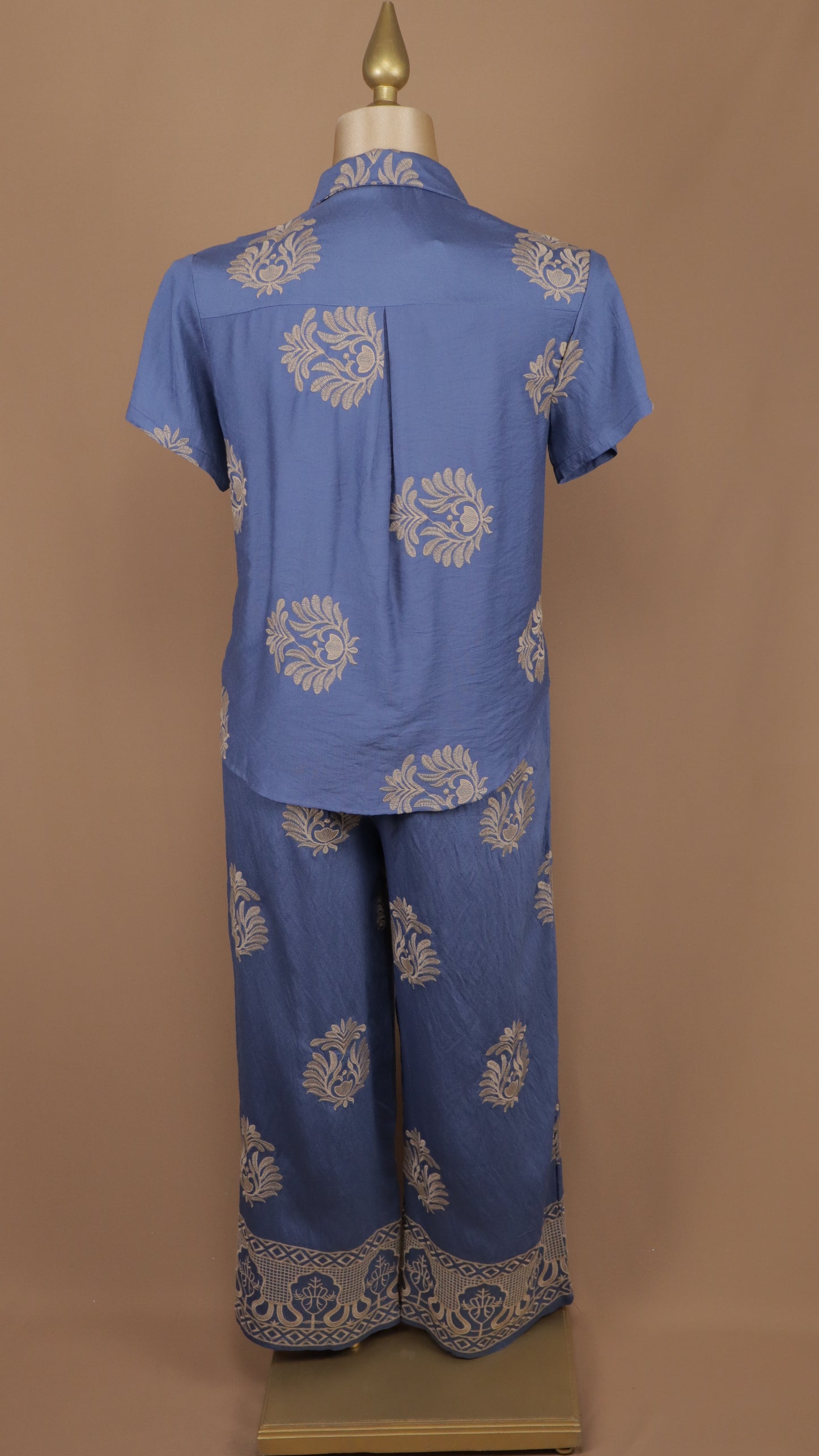 Conjunto plus size de pantalón y blusa