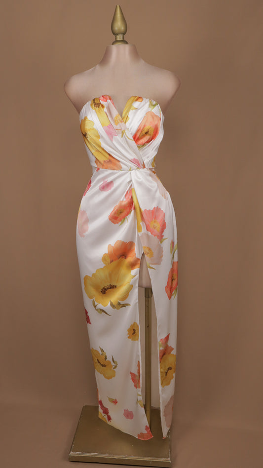 Vestido largo estraple con estampado y abertura en pierna