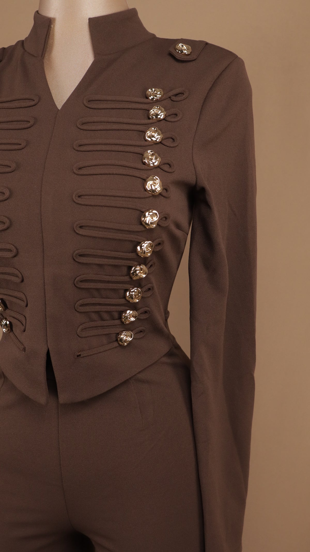 Palazzo tipo dos piezas con chaqueta o torera estilo militar