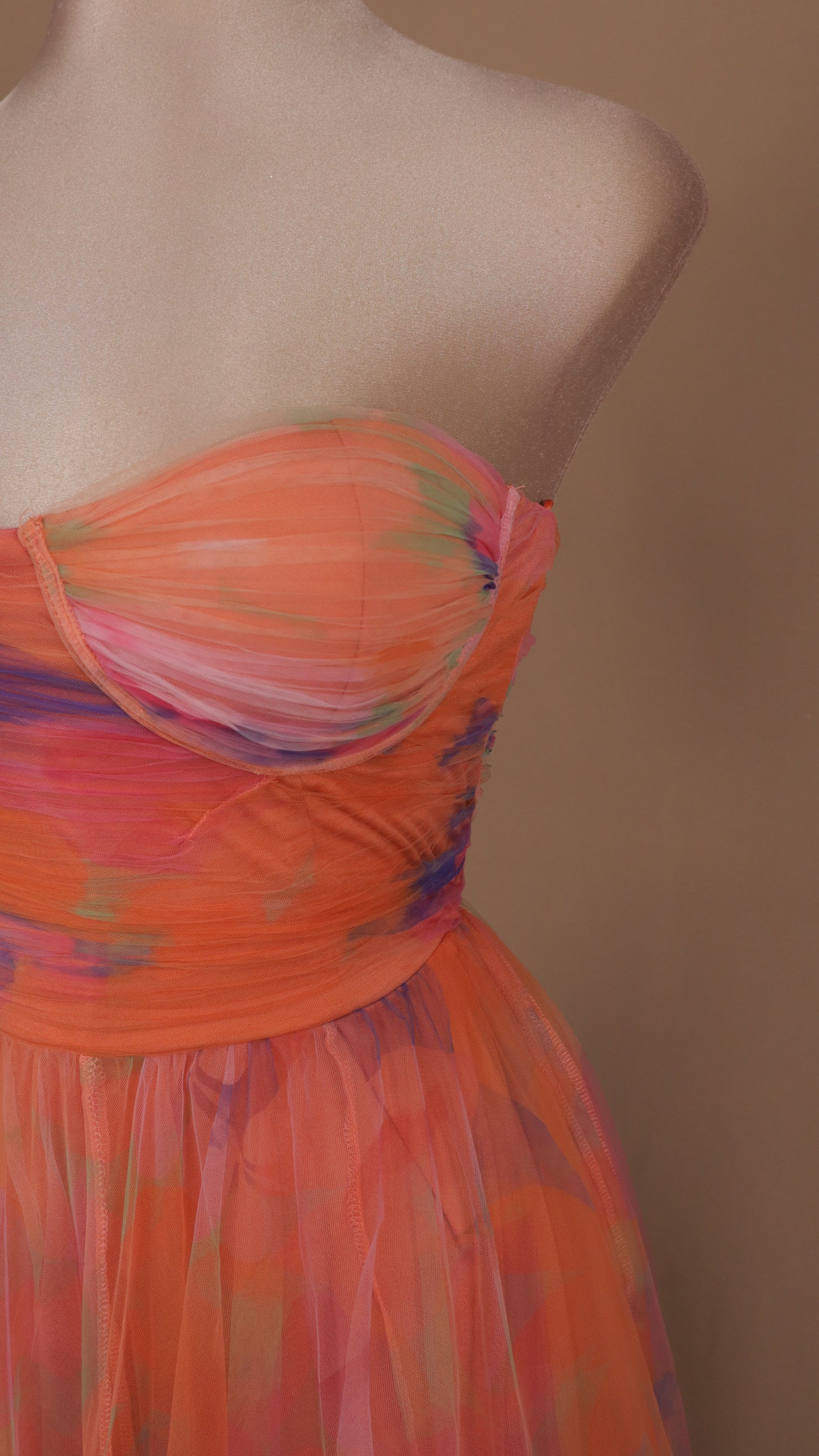 Vestido maxi estraple con estampado