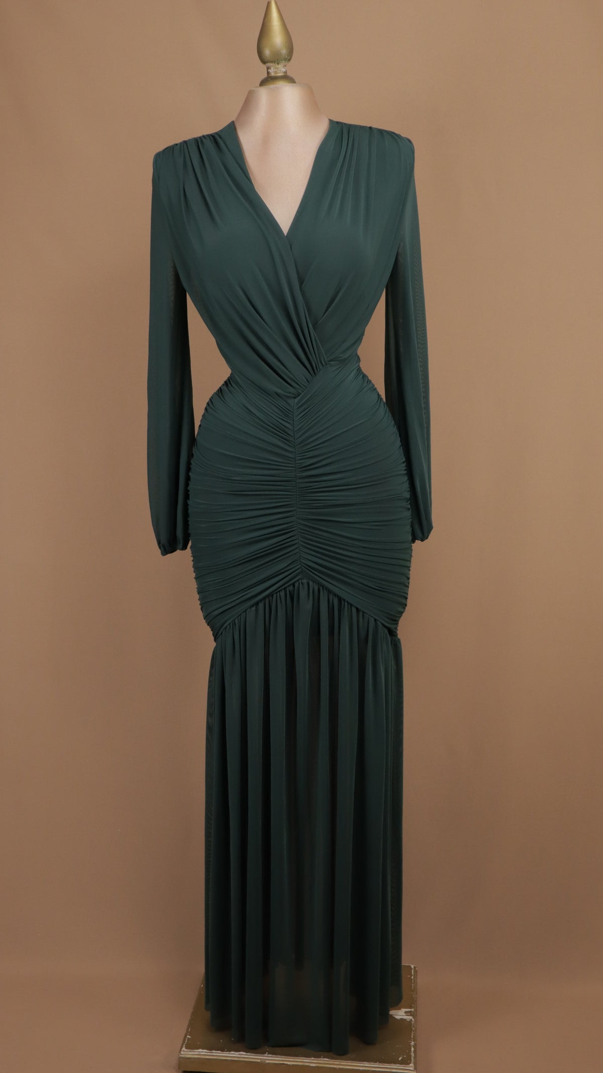 Vestido maxi de licra con drapeado cruzado y efecto sirena