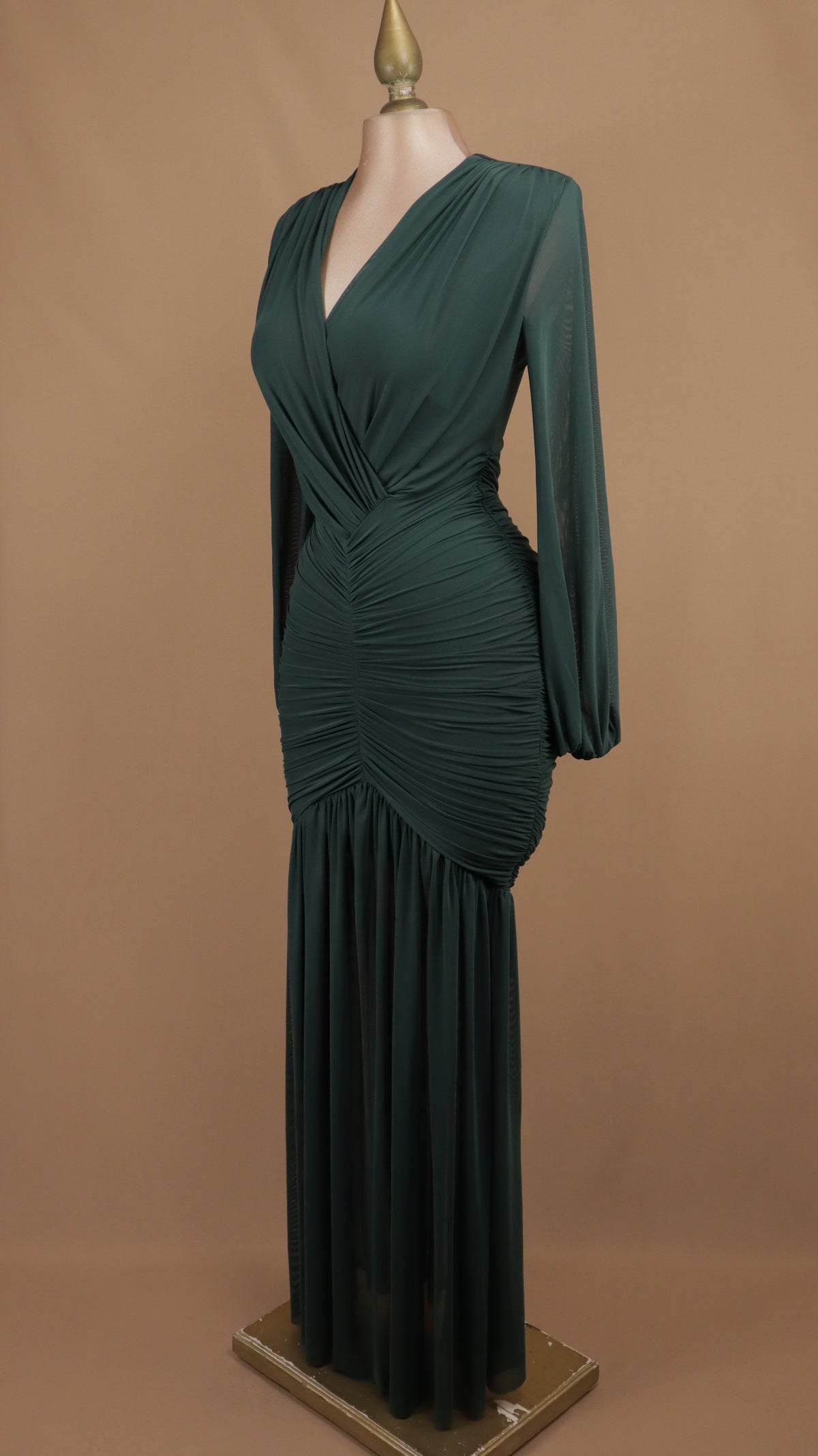 Vestido maxi de licra con drapeado cruzado y efecto sirena
