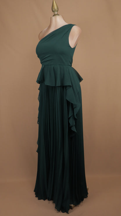 Vestido largo de gala asimétrico con falda plisada y peplum en capas