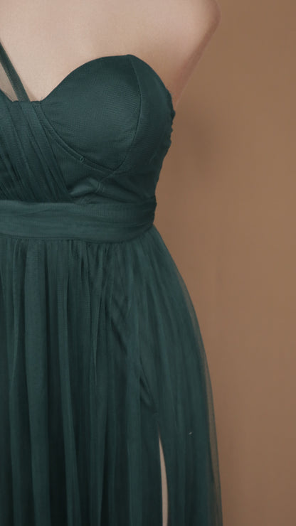 Vestido largo escote asimétrico de tull