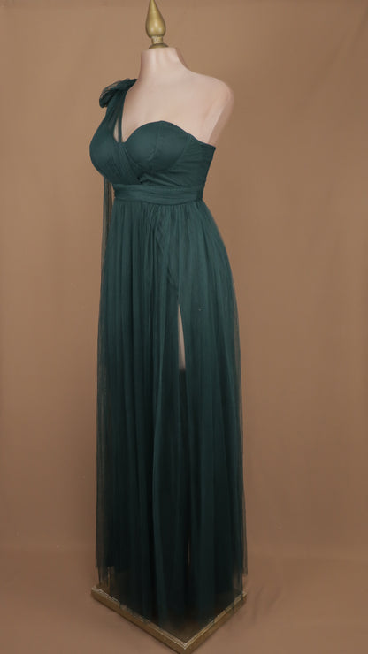 Vestido largo escote asimétrico de tull