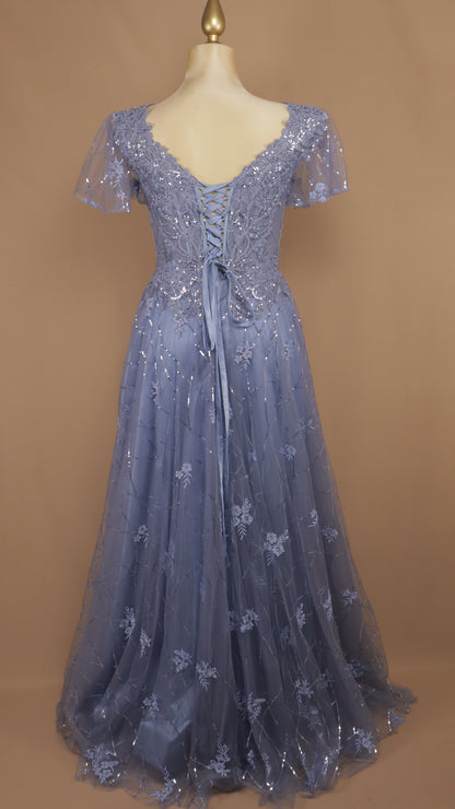 Vestido de gala de línea A en tul con parte superior de encaje bordado y pedrería