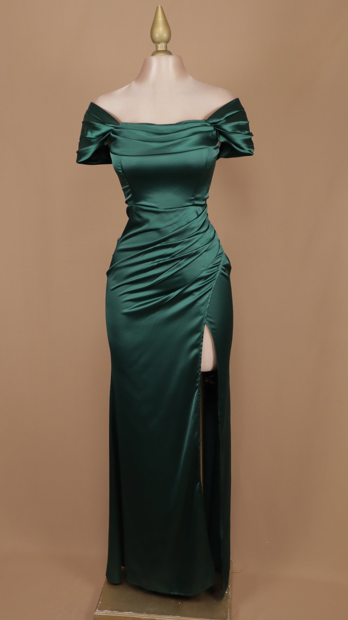 Vestido largo satin al hombro