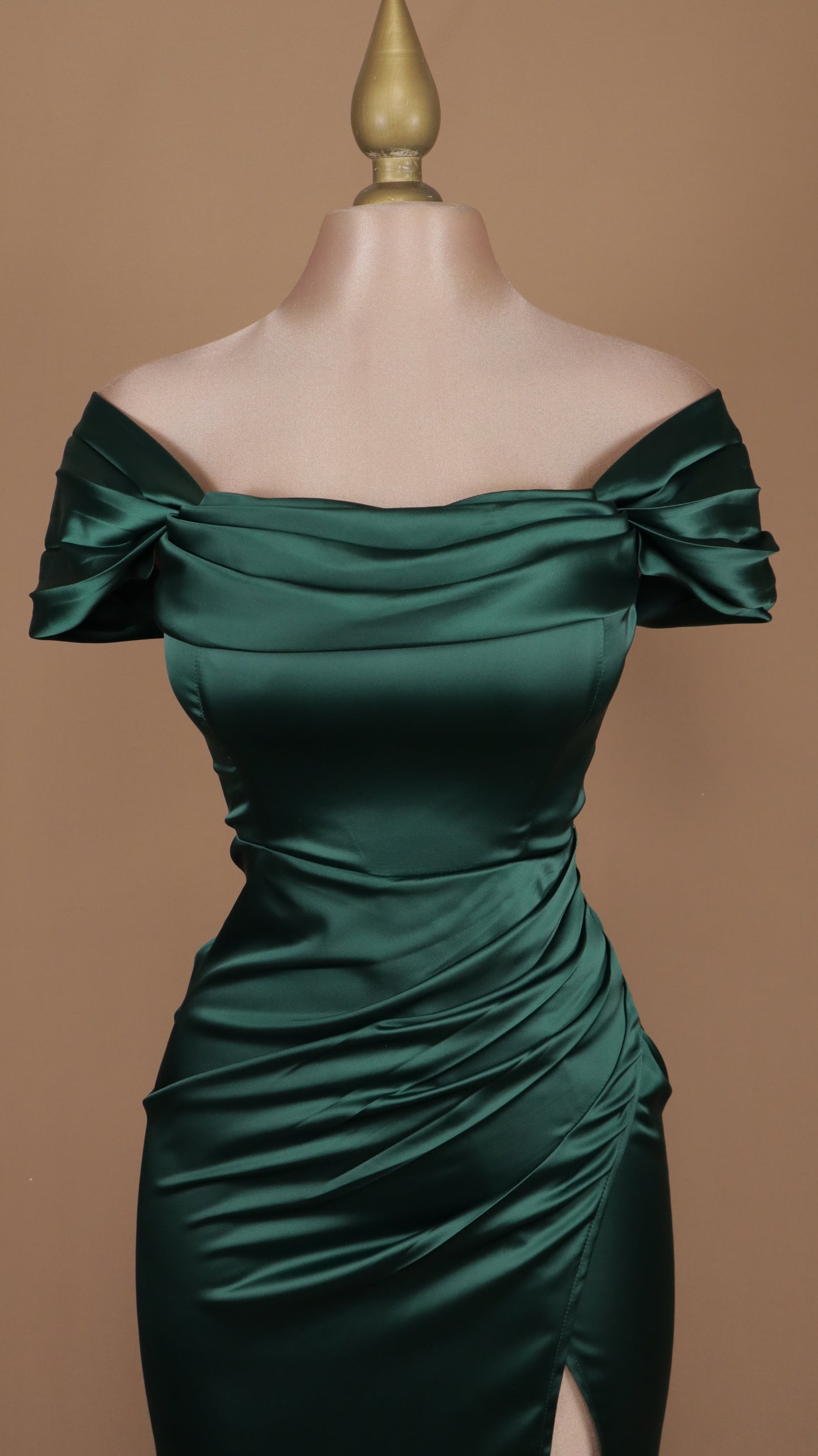 Vestido largo satin al hombro