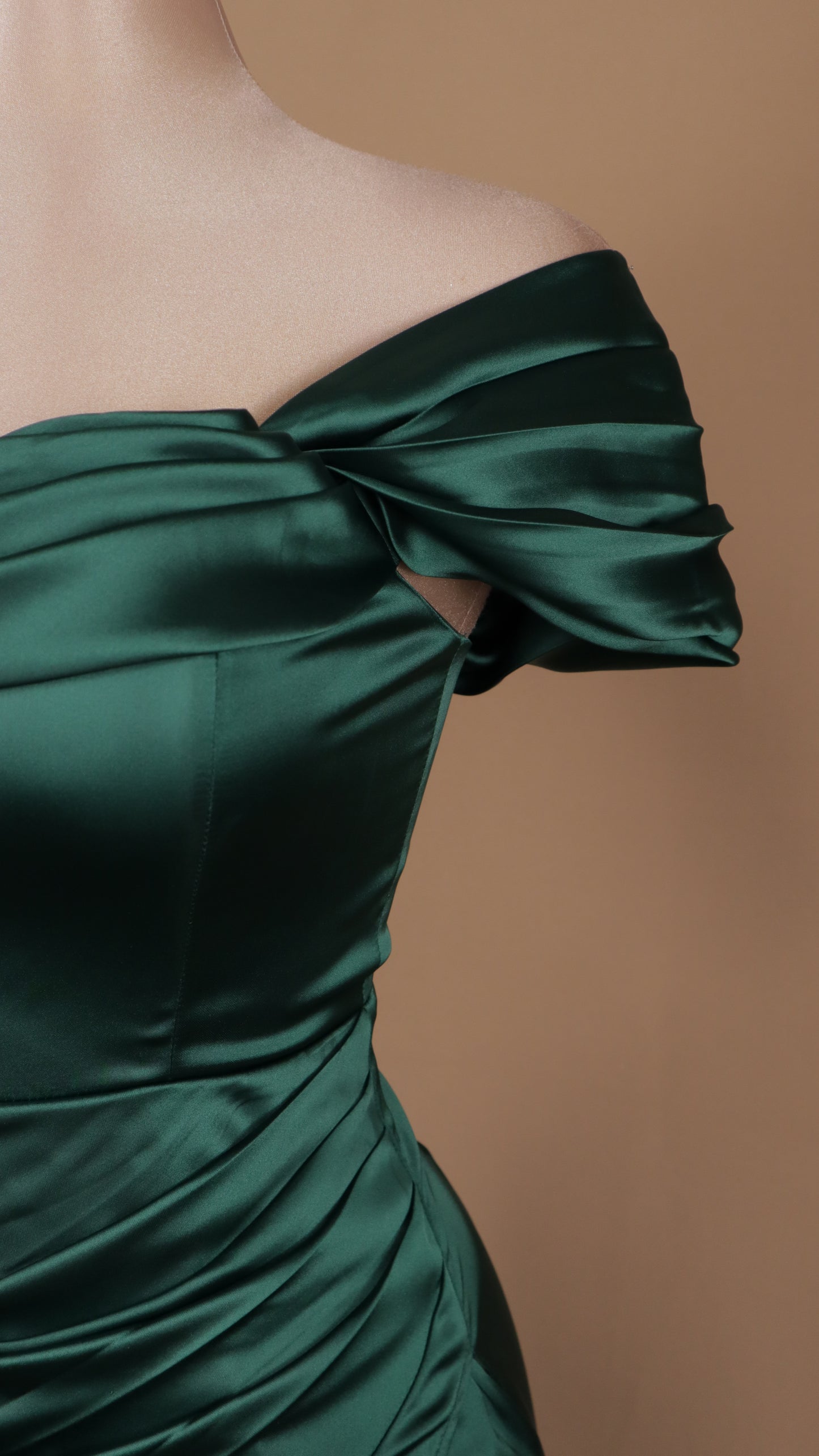 Vestido largo satin al hombro