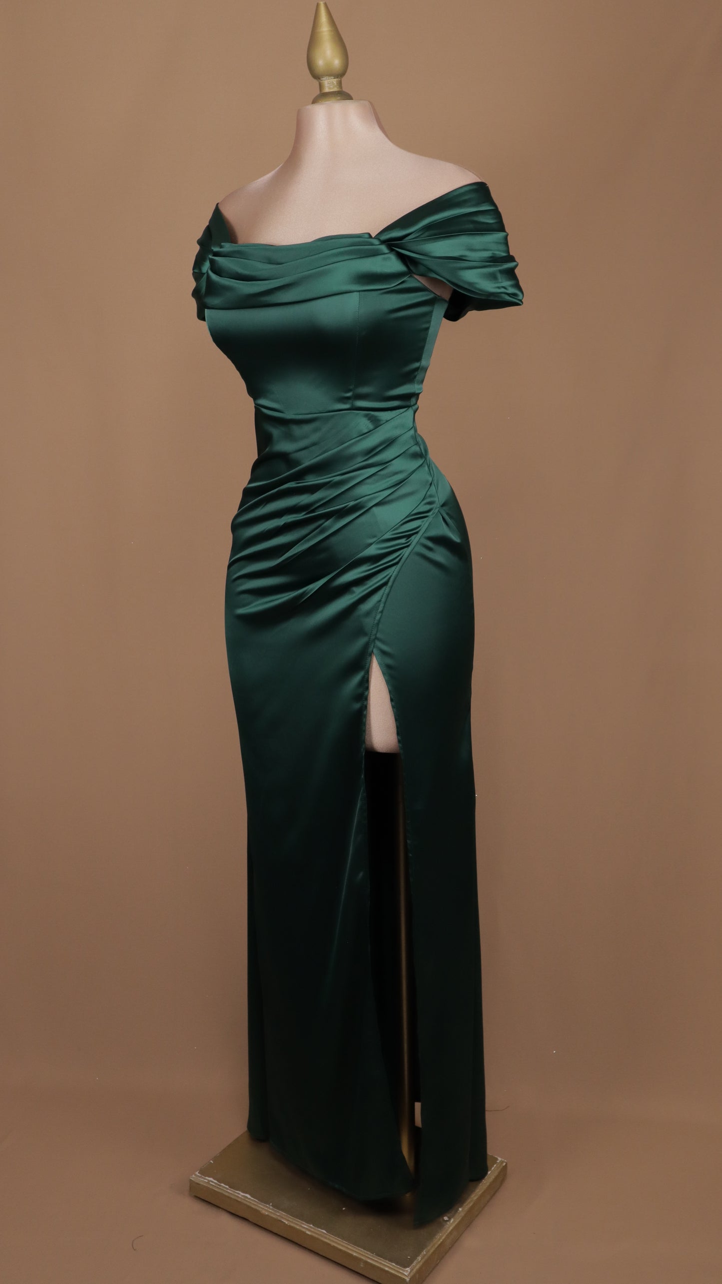 Vestido largo satin al hombro