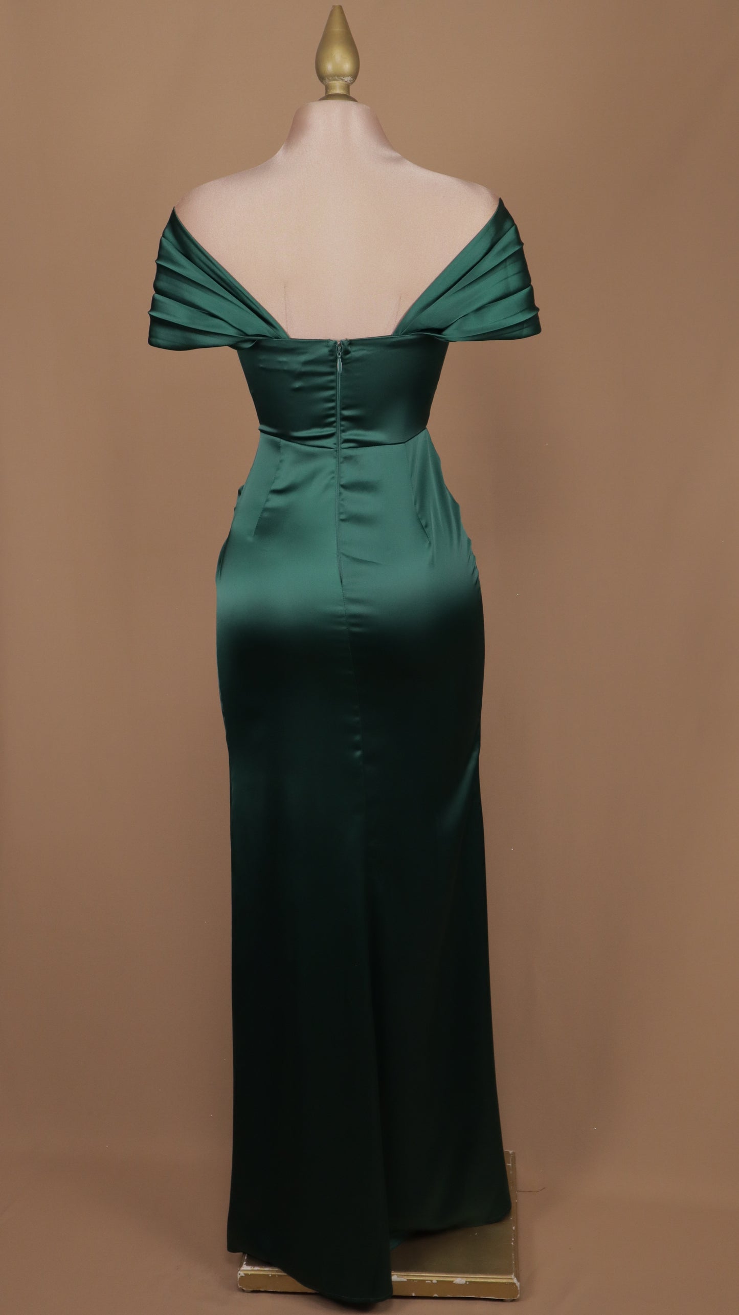 Vestido largo satin al hombro