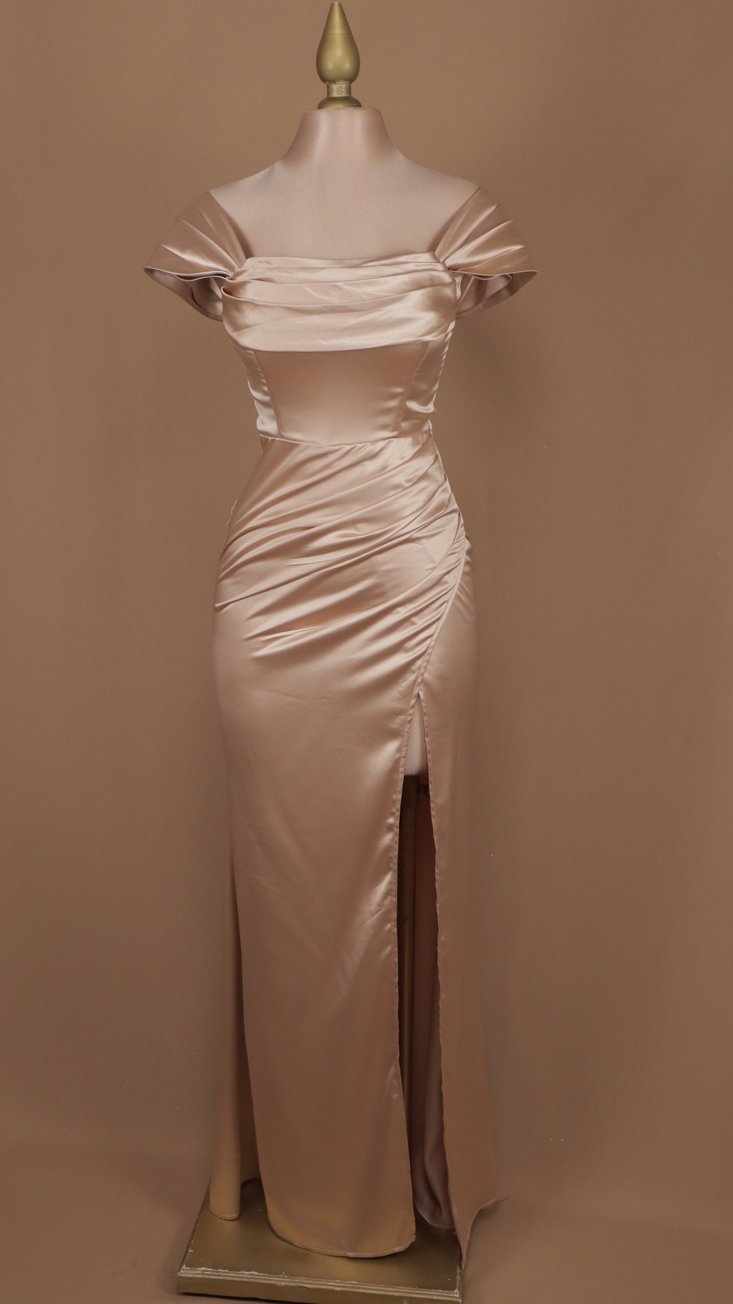 Vestido largo satin al hombro