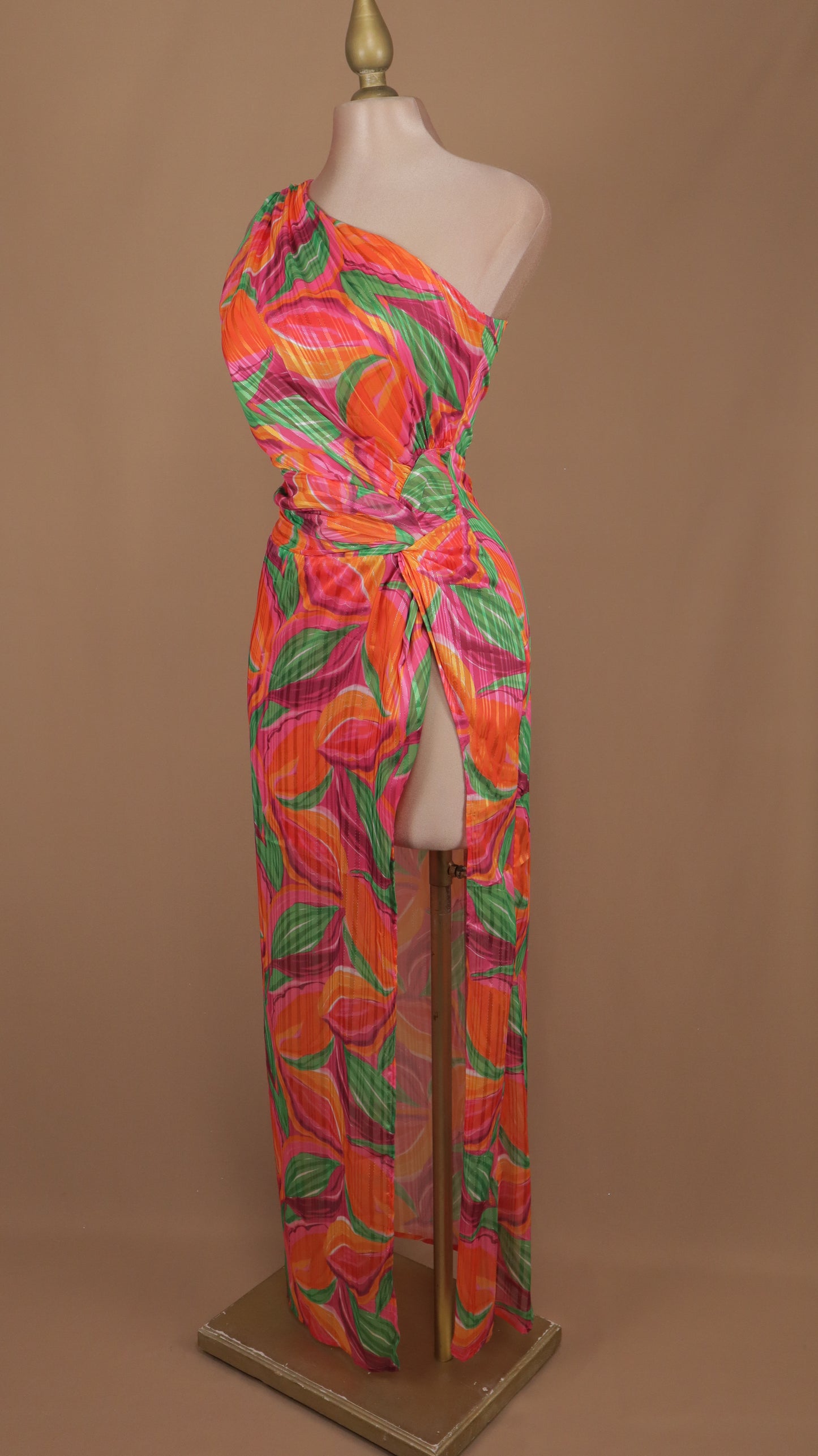 Vestido largo estampado escote asimétrico