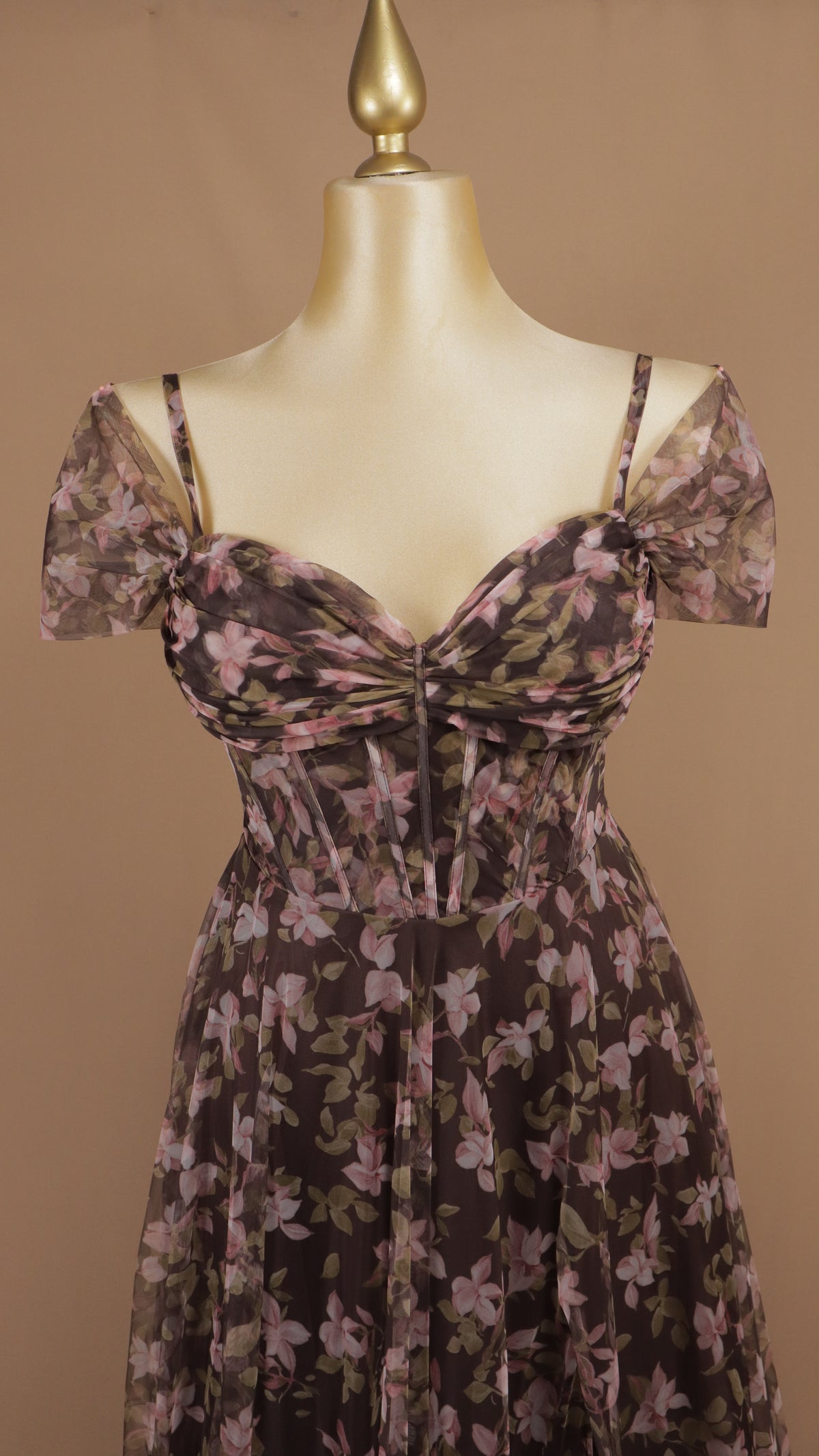 Vestido largo plus de gasa estilo corset estampado con hombros caídos