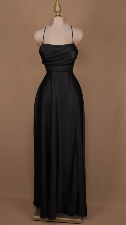 Vestido largo línea A con escote en la espalda