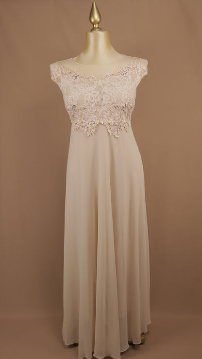 Vestido de largo extra con encaje y pedrería