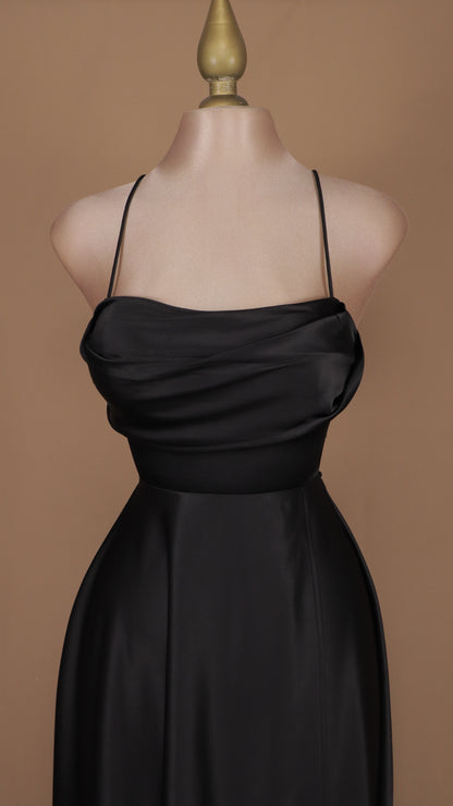 Vestido largo línea A con escote en la espalda