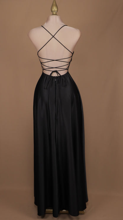 Vestido largo línea A con escote en la espalda