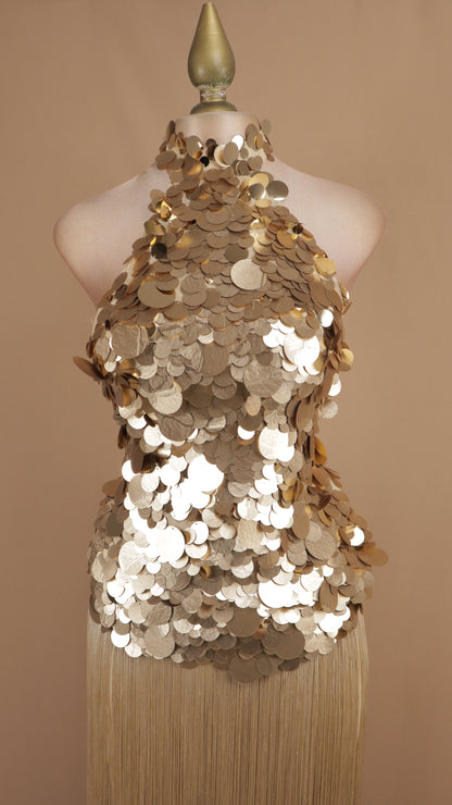 Conjunto de gala de dos piezas: Blusa halter de paillettes y falda larga de flecos