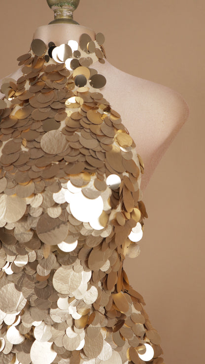 Conjunto de gala de dos piezas: Blusa halter de paillettes y falda larga de flecos
