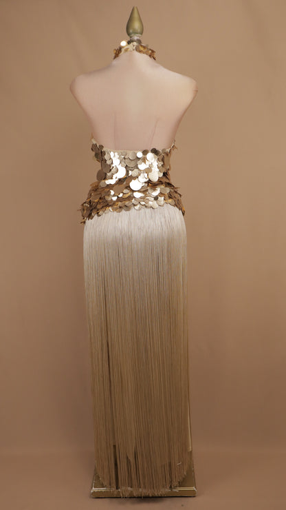 Conjunto de gala de dos piezas: Blusa halter de paillettes y falda larga de flecos