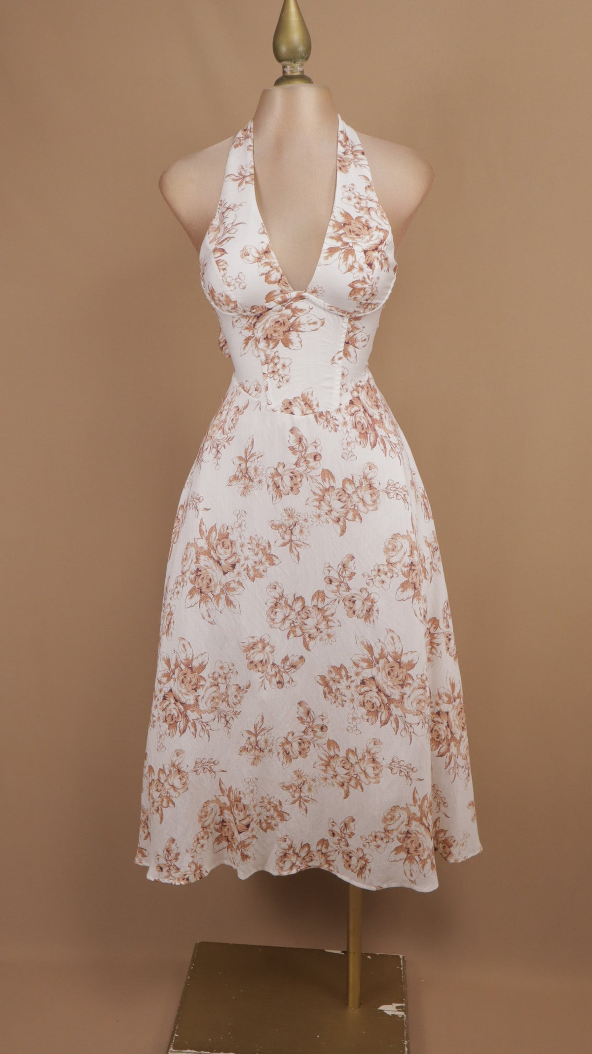 Vestido midi de estilo corsetero con escote halter y estampado floral toile de jouy