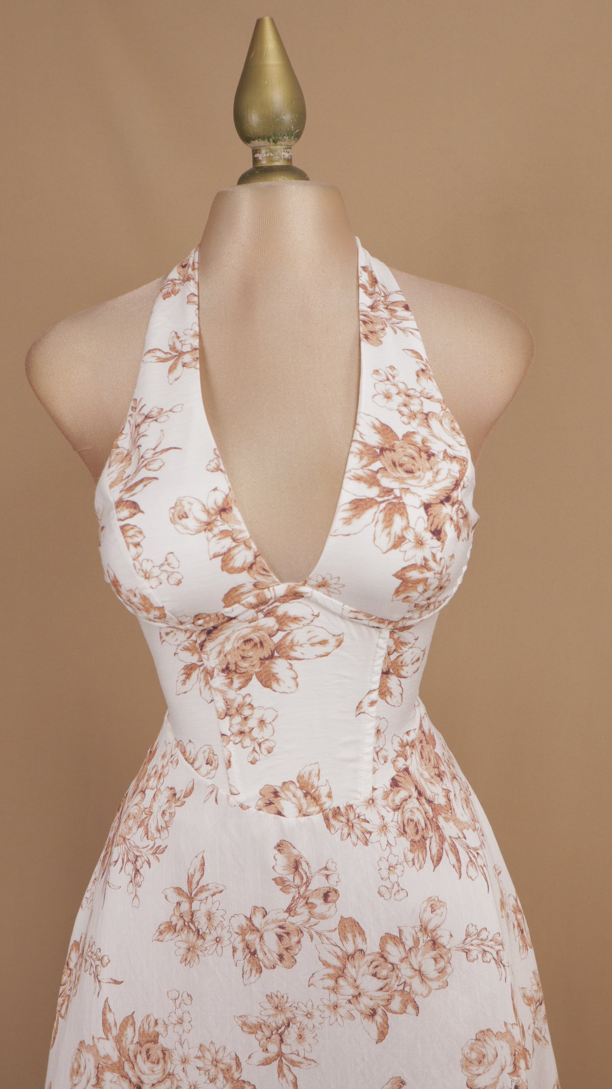 Vestido midi de estilo corsetero con escote halter y estampado floral toile de jouy