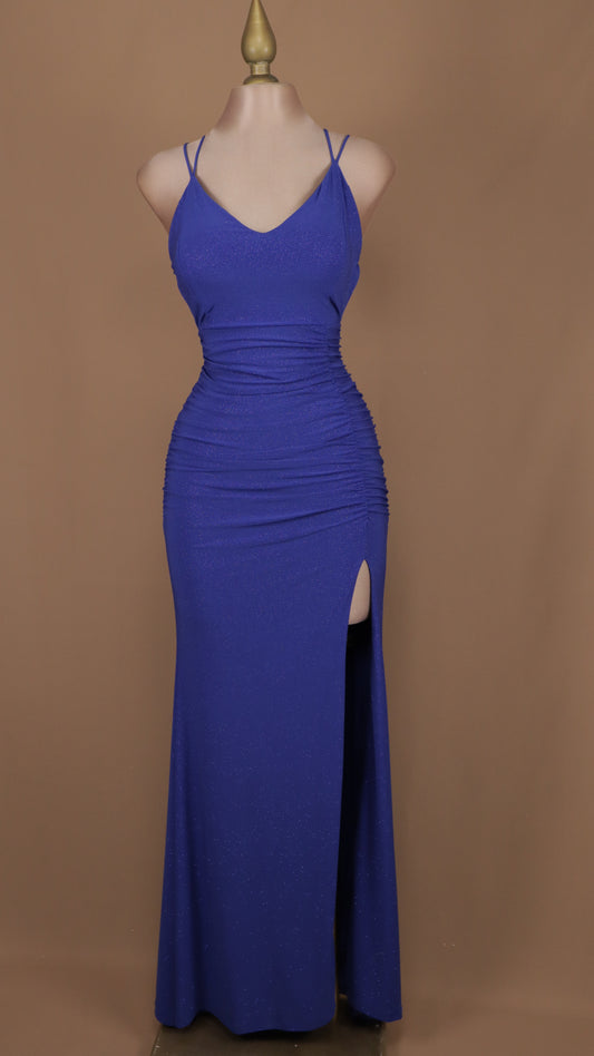 Vestido largo corte sirena con escote en la espalda