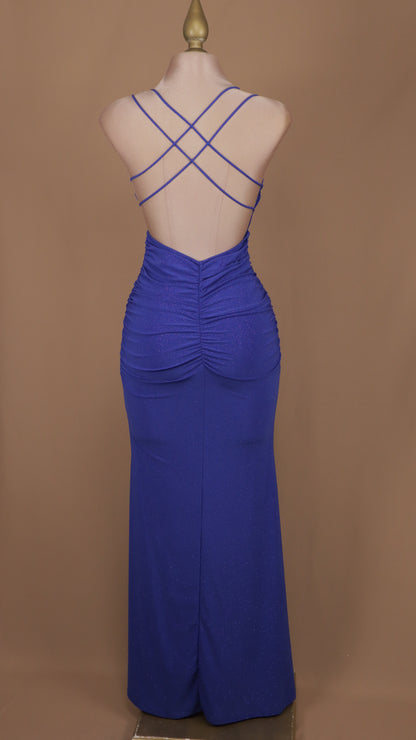 Vestido largo corte sirena con escote en la espalda