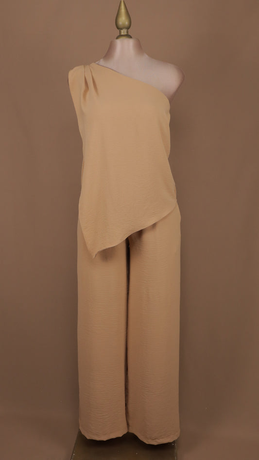Conjunto de pantalón y blusa asimétrica