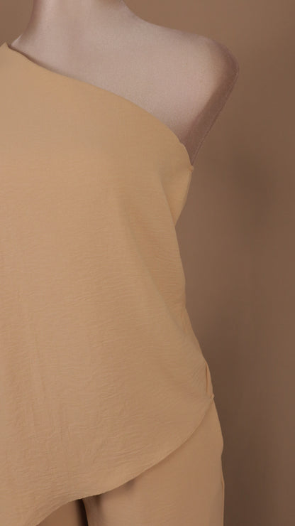 Conjunto de pantalón y blusa asimétrica