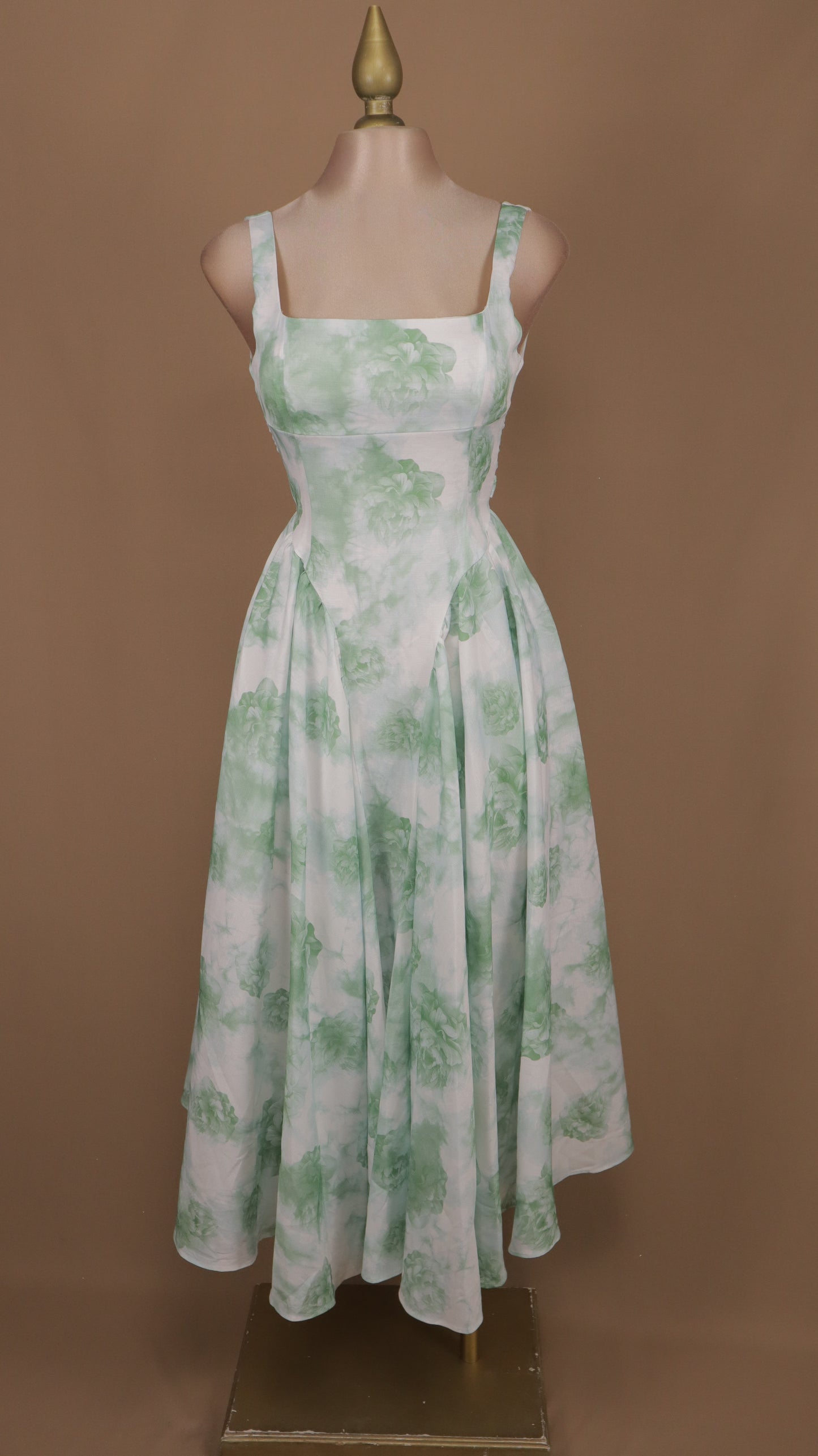 Vestido midi escote cuadrado y en la espalda