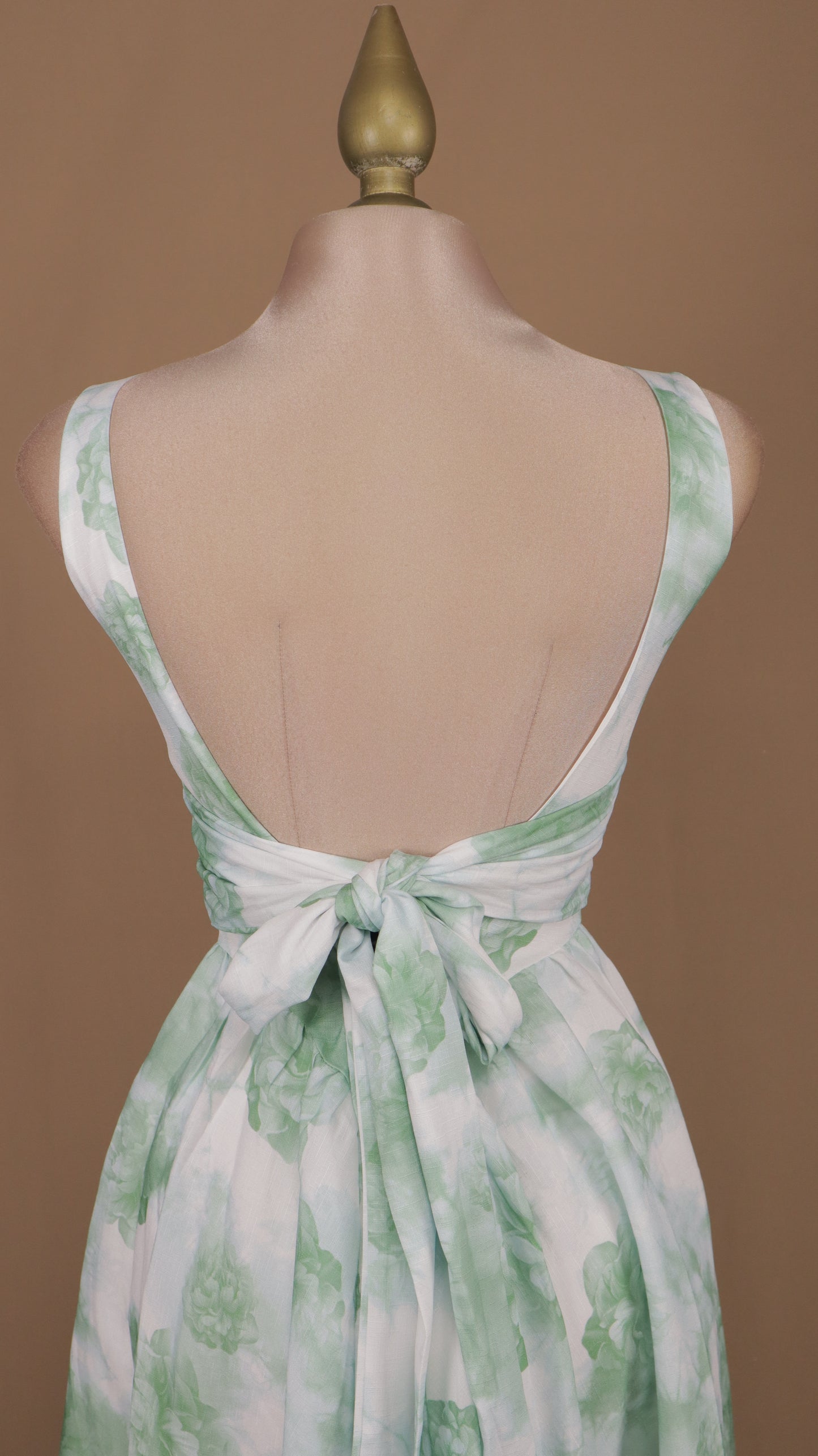 Vestido midi escote cuadrado y en la espalda