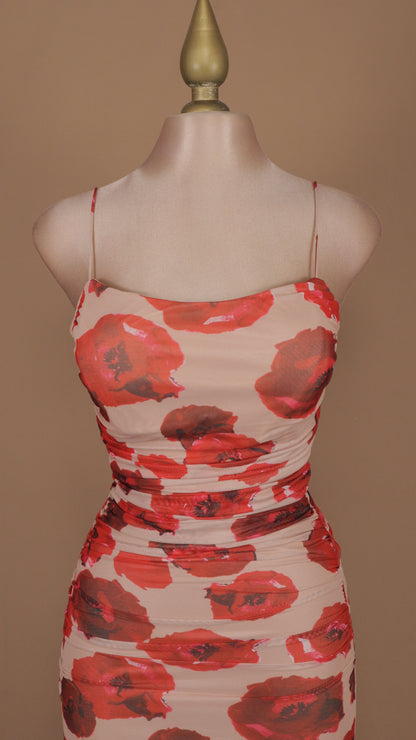 Vestido midi estampado de tirantes y plisado