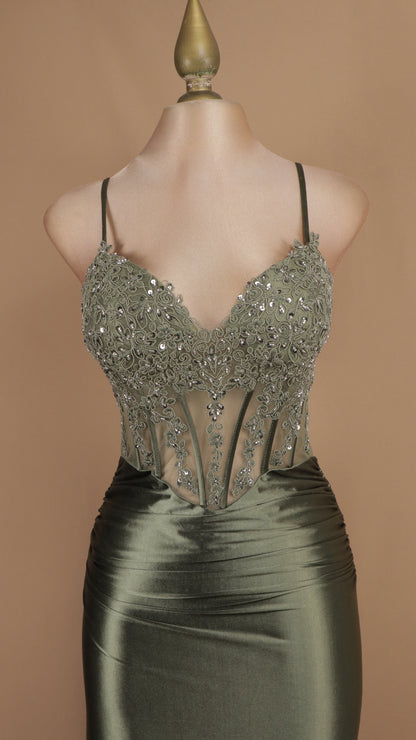 Vestido largo con aplicacion y corse