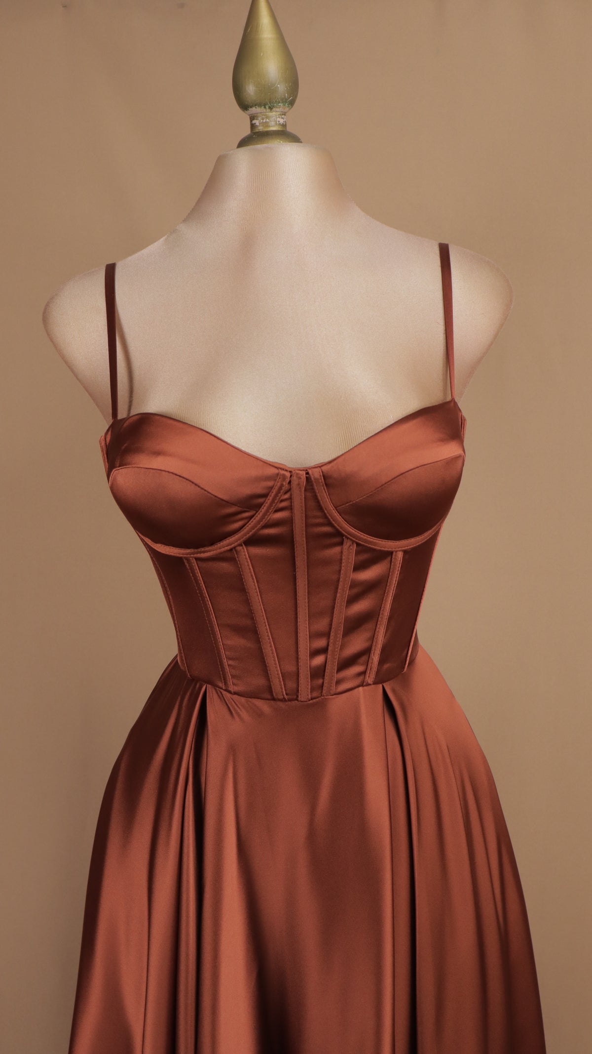 Vestido línea A con corset