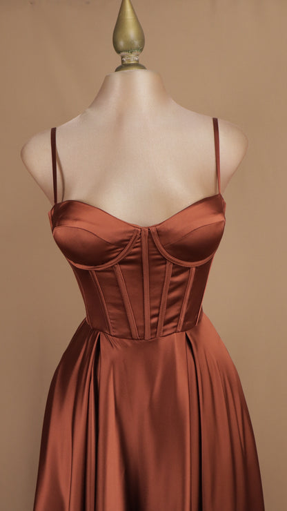 Vestido línea A con corset
