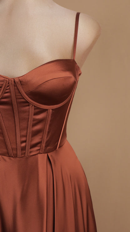 Vestido línea A con corset