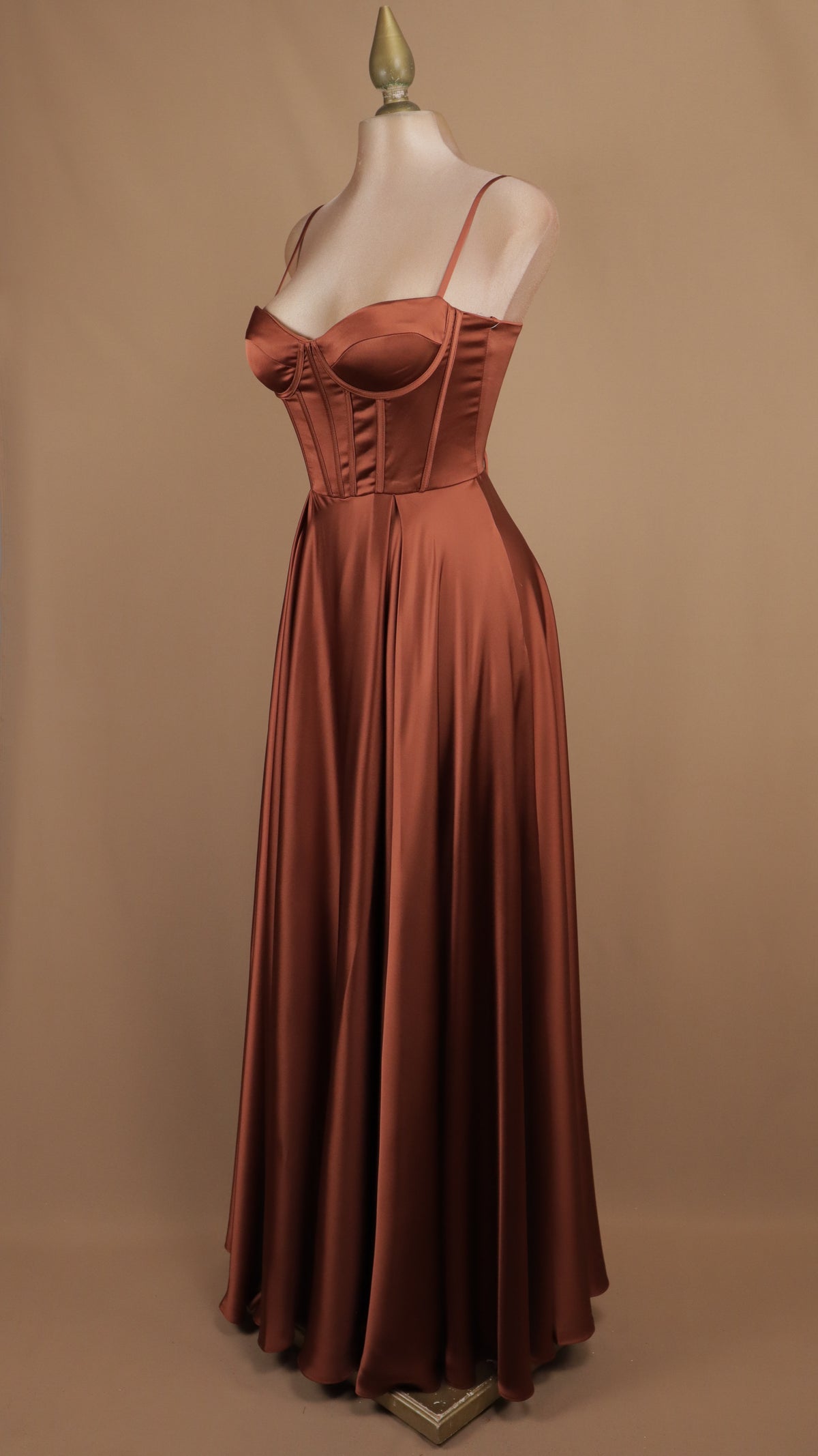 Vestido línea A con corset