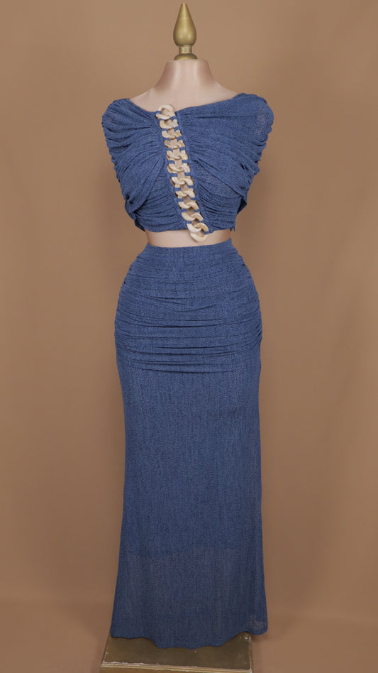 Conjunto de falda y crop con detalle de cadena