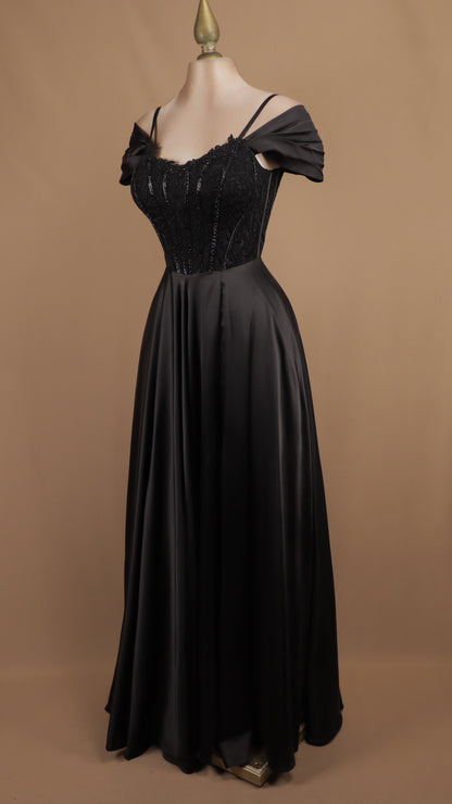 Vestido de gala satin con bordado y corset al hombro