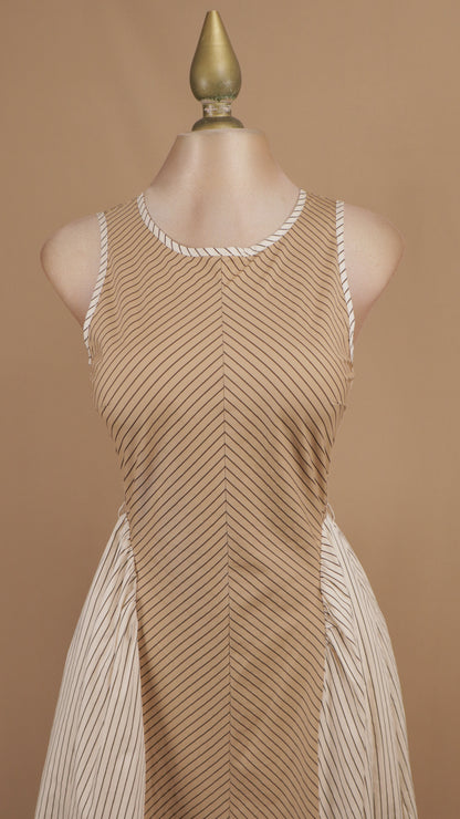 Vestido midi con lineas y falda amplia