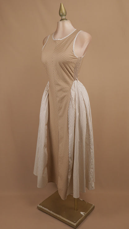 Vestido midi con lineas y falda amplia